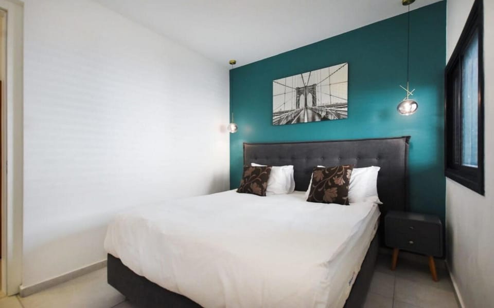 Bed, TV and multimedia, Bedroom
