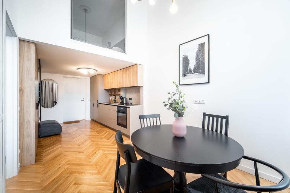 Seating area, Dining area, pet friendly, stove