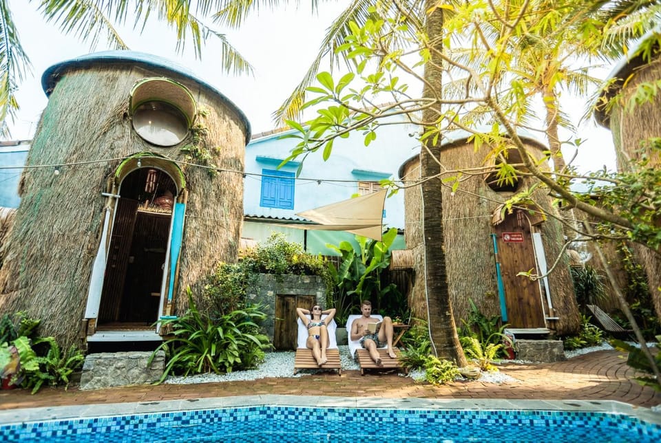 Property building, Garden, Garden view, Swimming pool