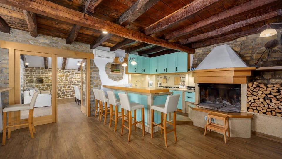 Kitchen or kitchenette, Living room, Seating area, Dining area, air conditioner