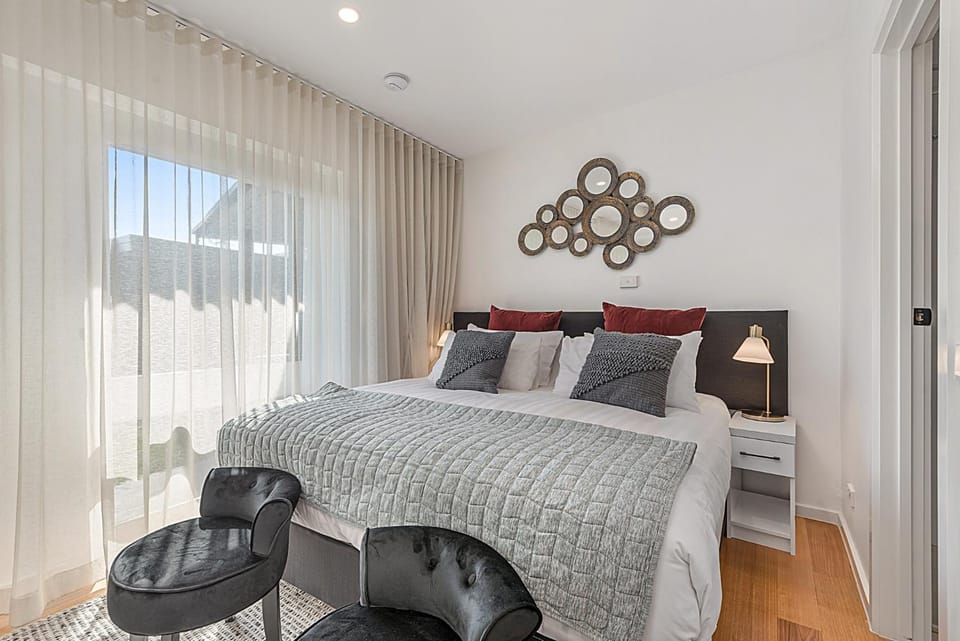 Comfy Studio with Shared Backyard near Racecourse Apartment in Melbourne