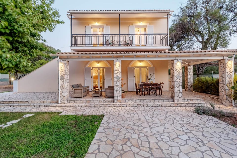 Property building, Patio, Facade/entrance