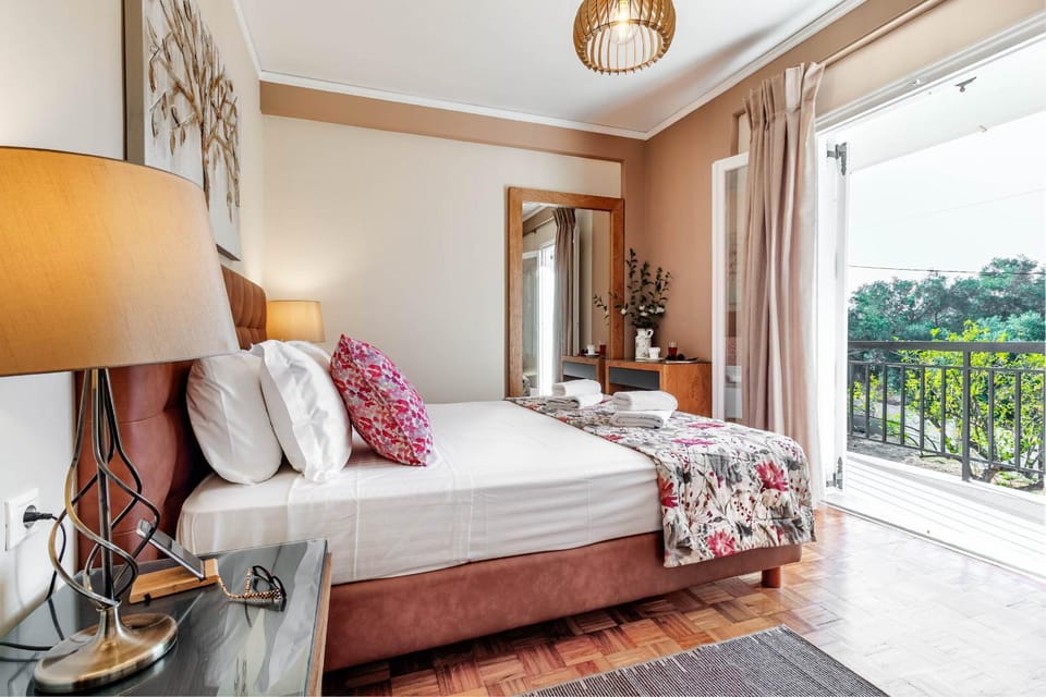 Bed, Balcony/Terrace, Photo of the whole room, Bedroom, Pool view, towels, air conditioner