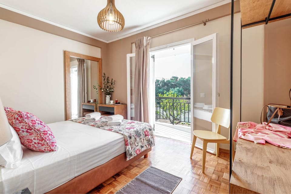Bed, Balcony/Terrace, Photo of the whole room, Bedroom, Pool view, wardrobe, air conditioner