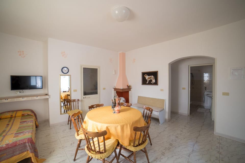 TV and multimedia, Living room, Seating area, Dining area, Evening entertainment