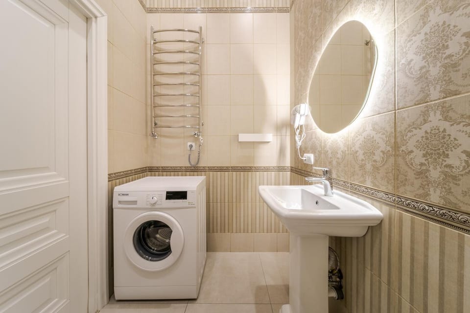 Shower, Toilet, towels, washing machine