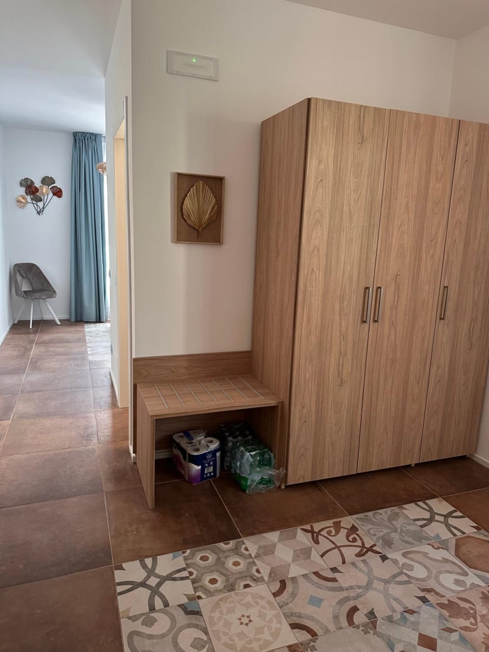 Photo of the whole room, wardrobe