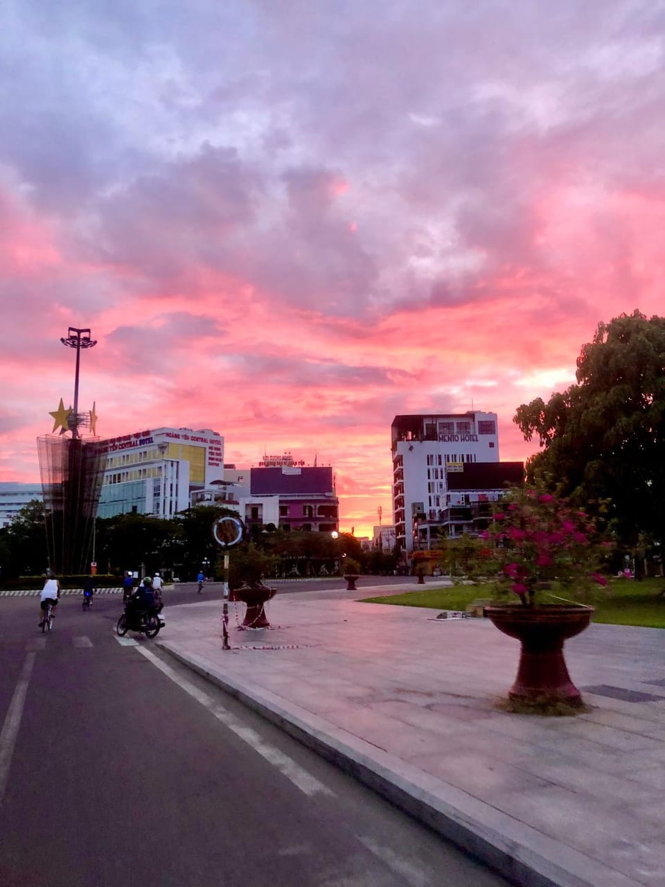 Neighbourhood, Sunset