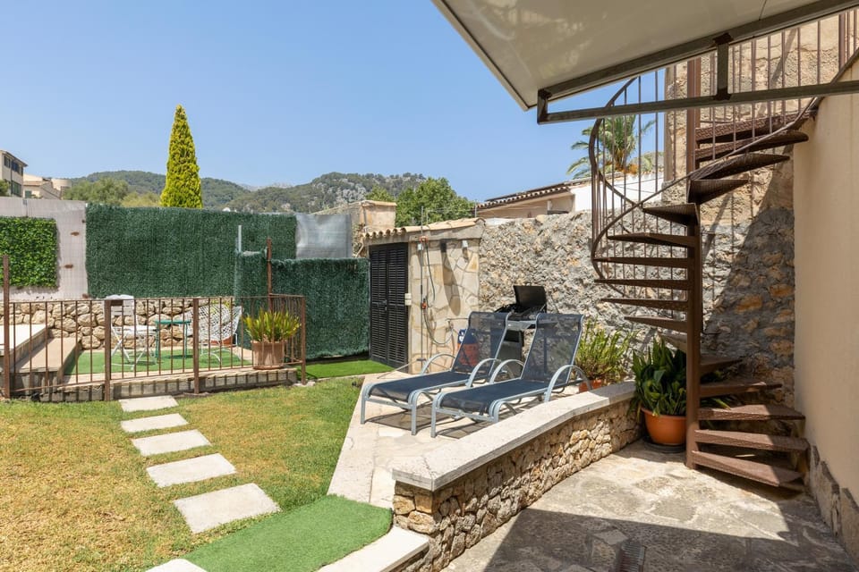 Property building, Balcony/Terrace, Living room