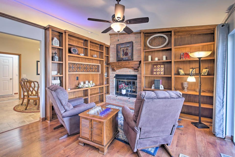 Less Than 1 Mi to Lake Hot Springs Village Escape with Deck House in Garland County