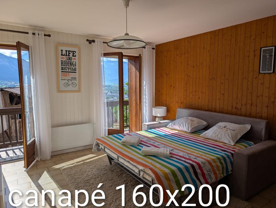 Bed, View (from property/room), Living room, Mountain view