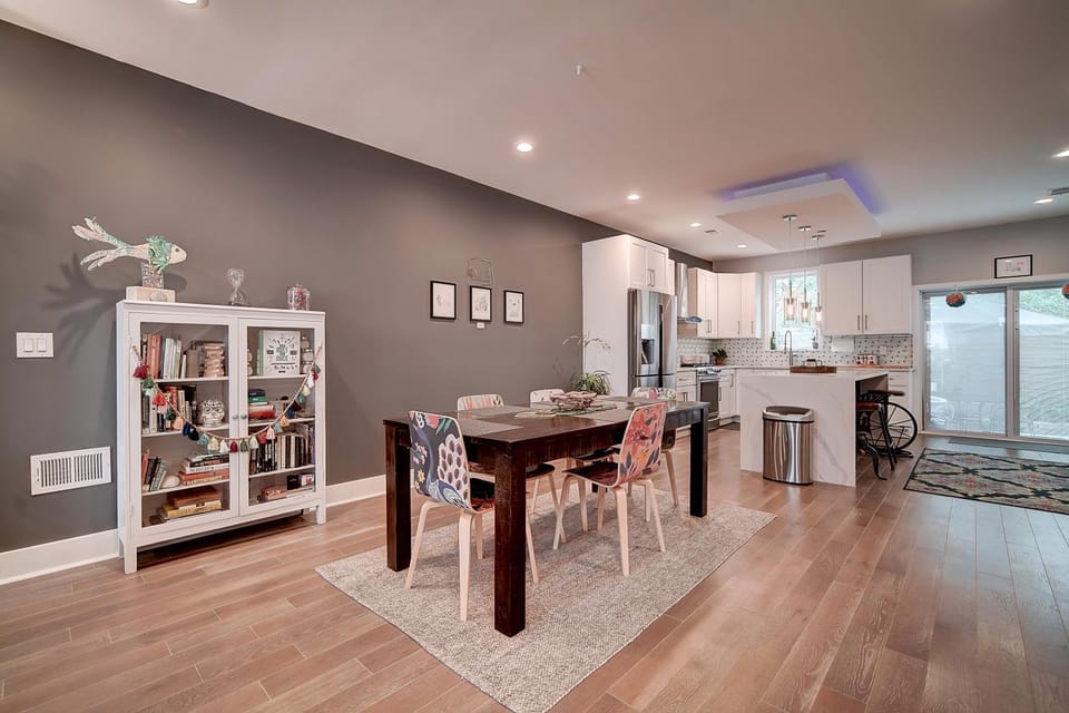 Seating area, Dining area