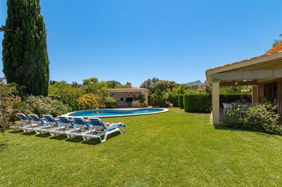 Property building, Patio, Day, Garden, Garden view, Pool view, Swimming pool, sunbed