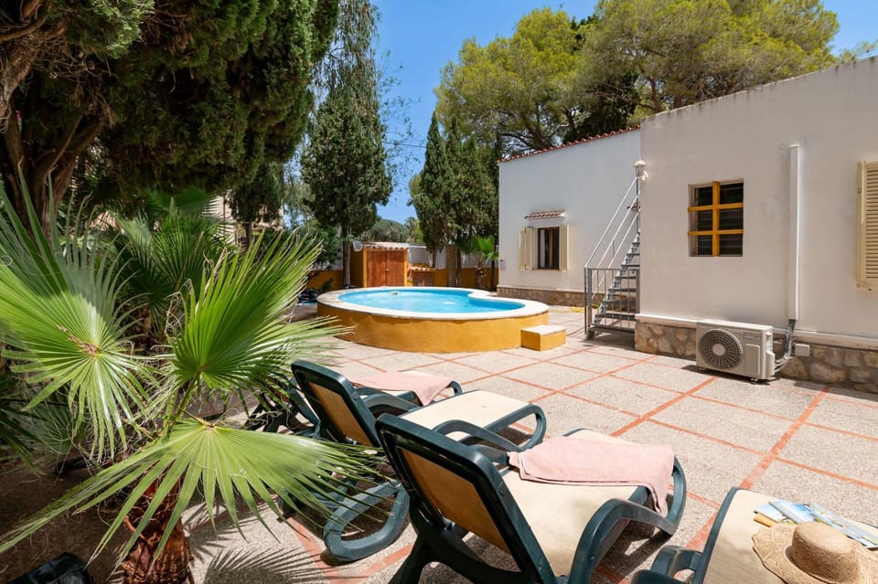 Property building, Patio, Day, Natural landscape, Garden, Garden view, Pool view, Swimming pool, sunbed