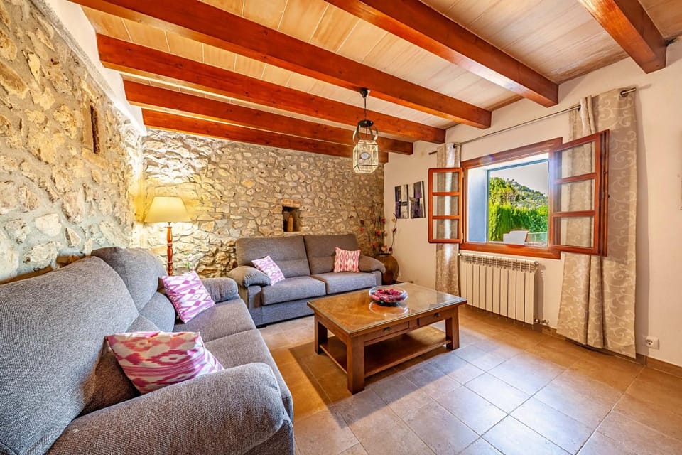 Communal lounge/ TV room, Living room