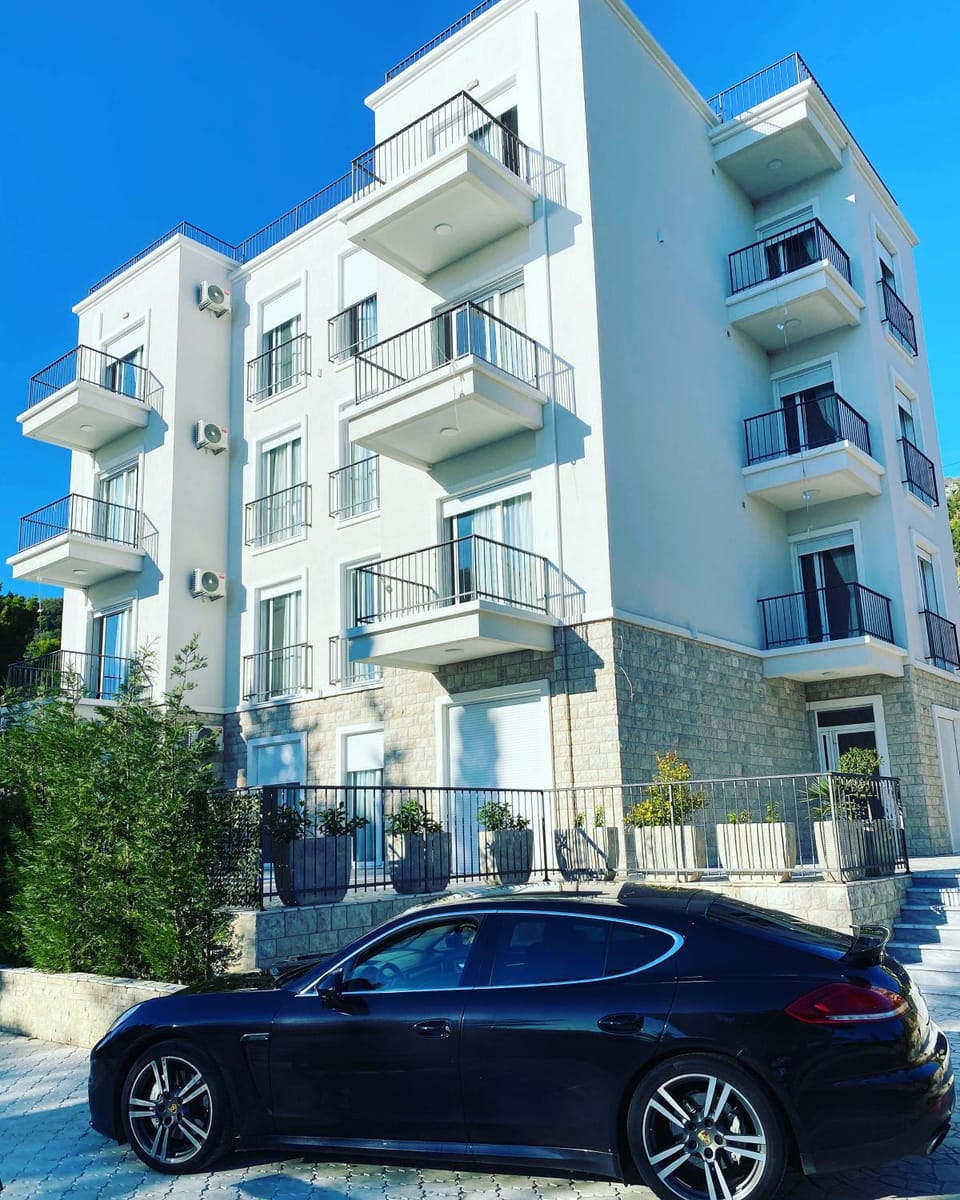 Property building, Facade/entrance