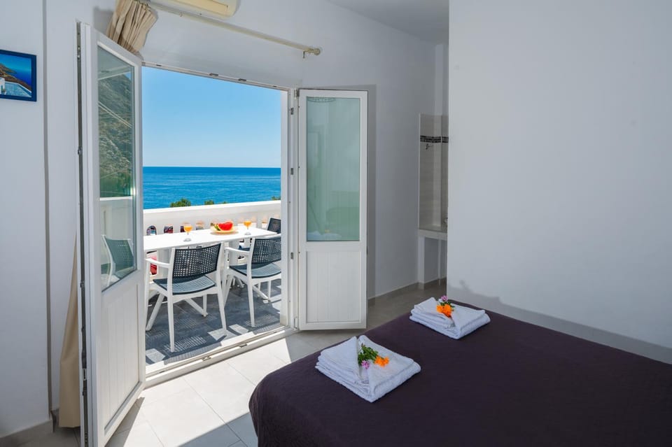 Bed, View (from property/room), Balcony/Terrace, Bedroom, Sea view