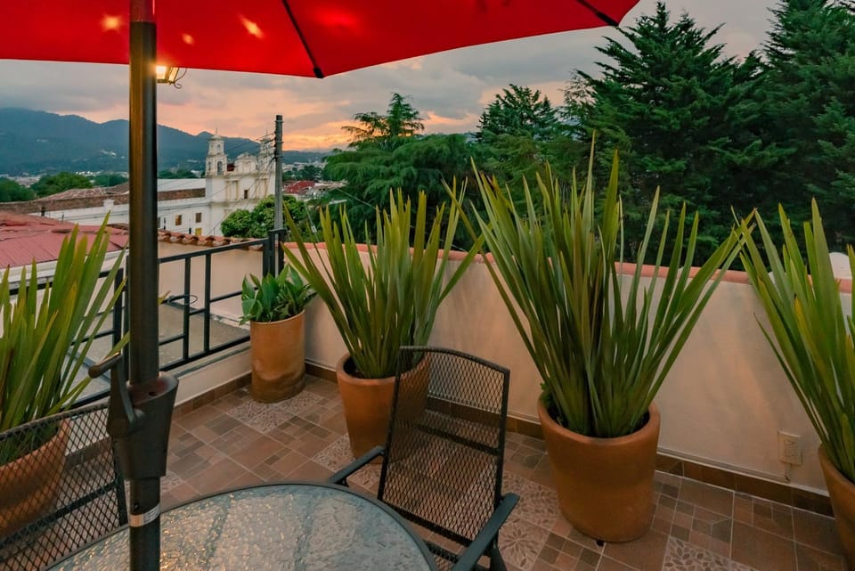 View (from property/room), Balcony/Terrace, City view