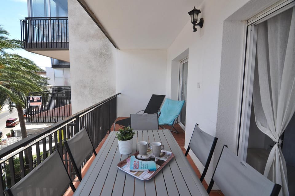 Property building, View (from property/room), Balcony/Terrace, Dining area
