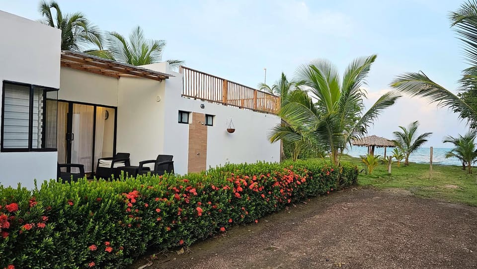 Property building, Day, Natural landscape, Garden, Garden view, Sea view