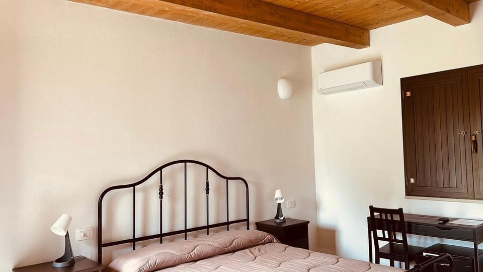 Bedroom, Facility for disabled guests