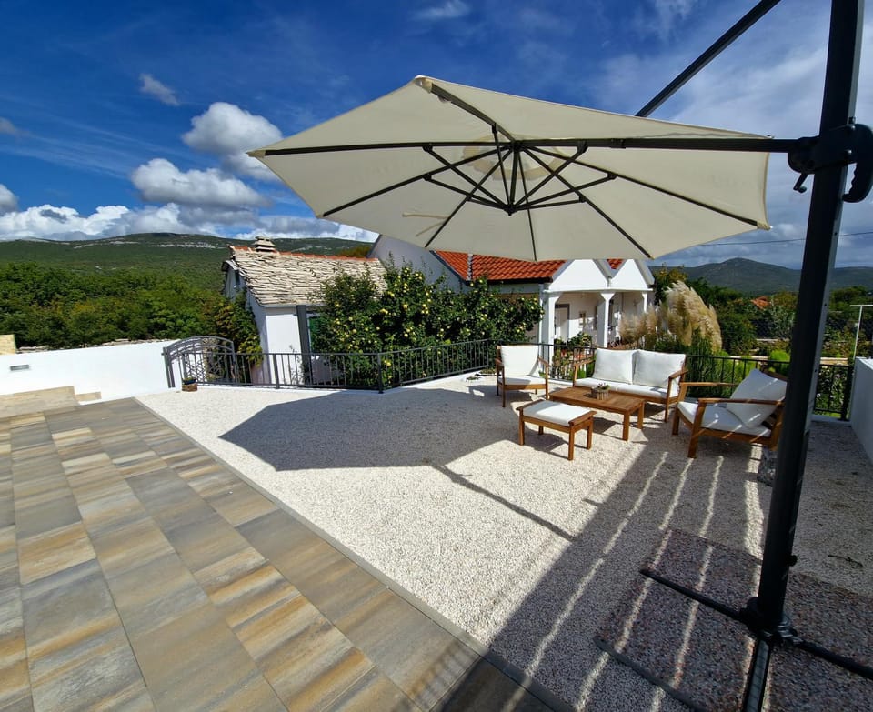 Natural landscape, View (from property/room), Balcony/Terrace, Mountain view, sunbed