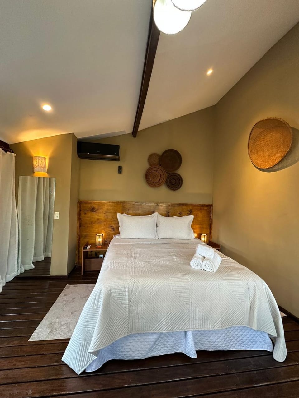 Bedroom, air conditioner
