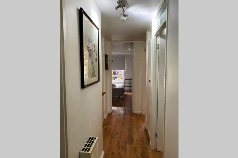Two Bedroom Garden Flat in Zone 2 London Apartment in London Borough of Southwark