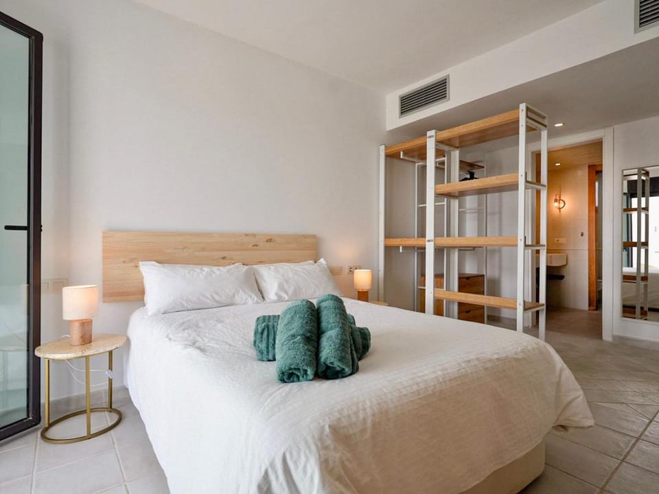 Bed, Photo of the whole room, Bedroom, towels, wardrobe, air conditioner