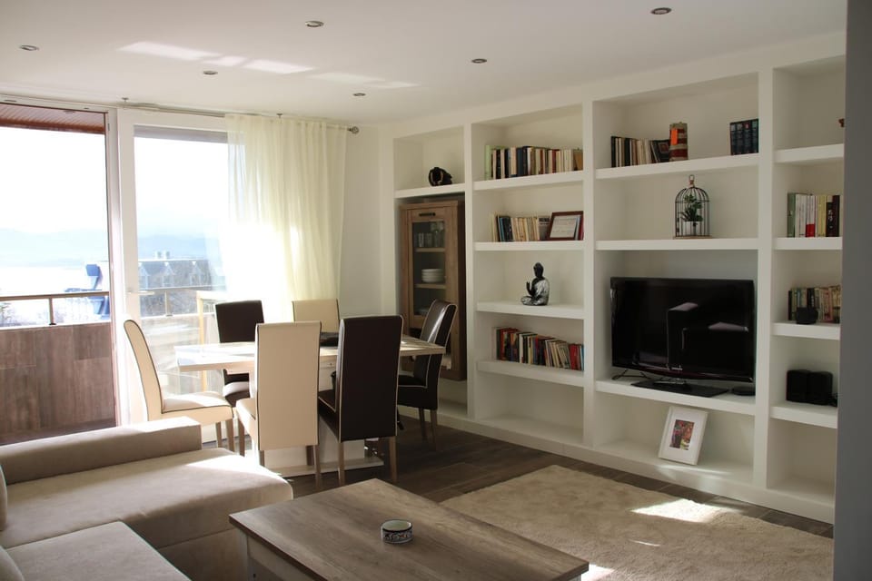 Lounge or bar