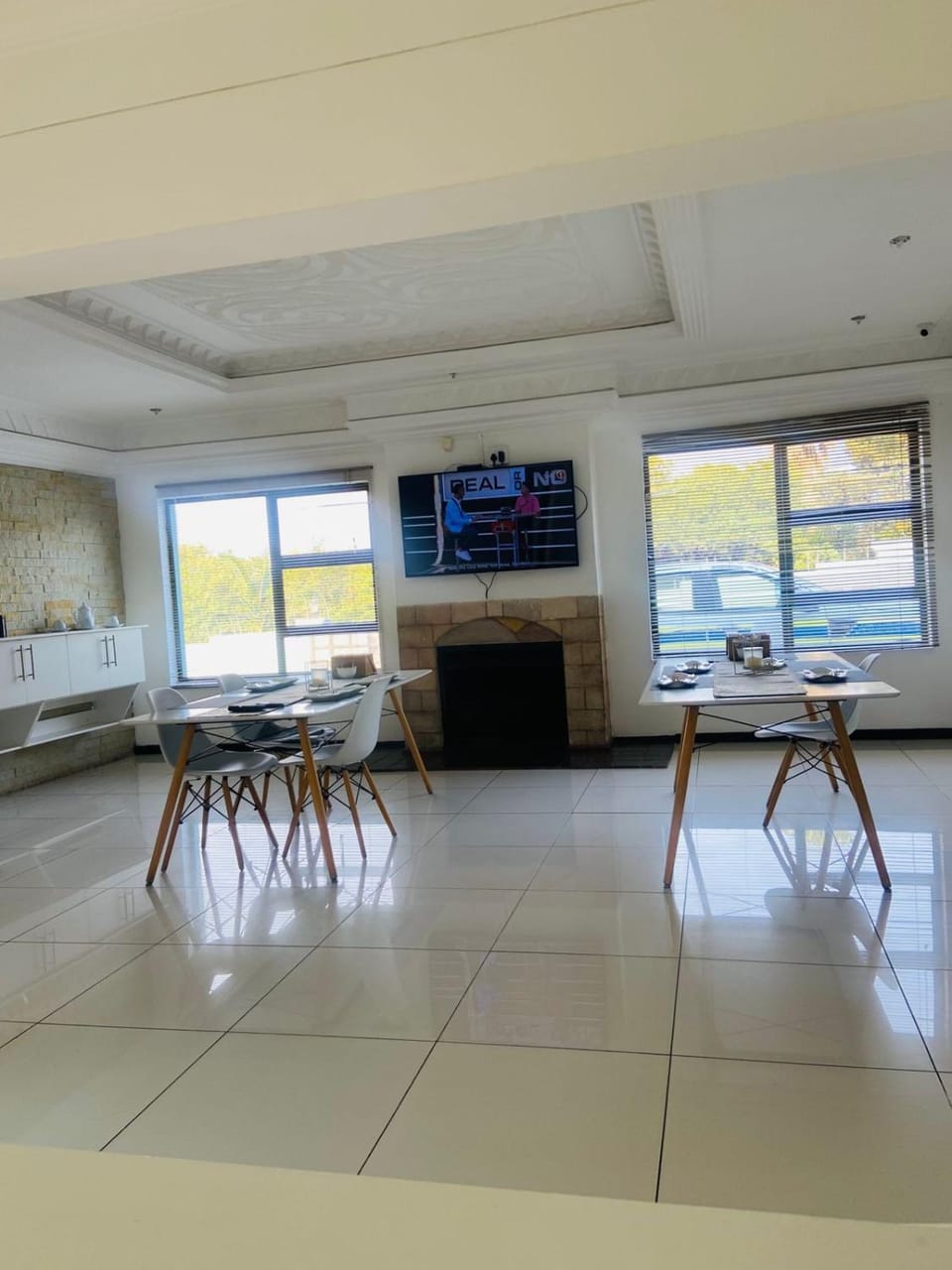 Dining area, Breakfast