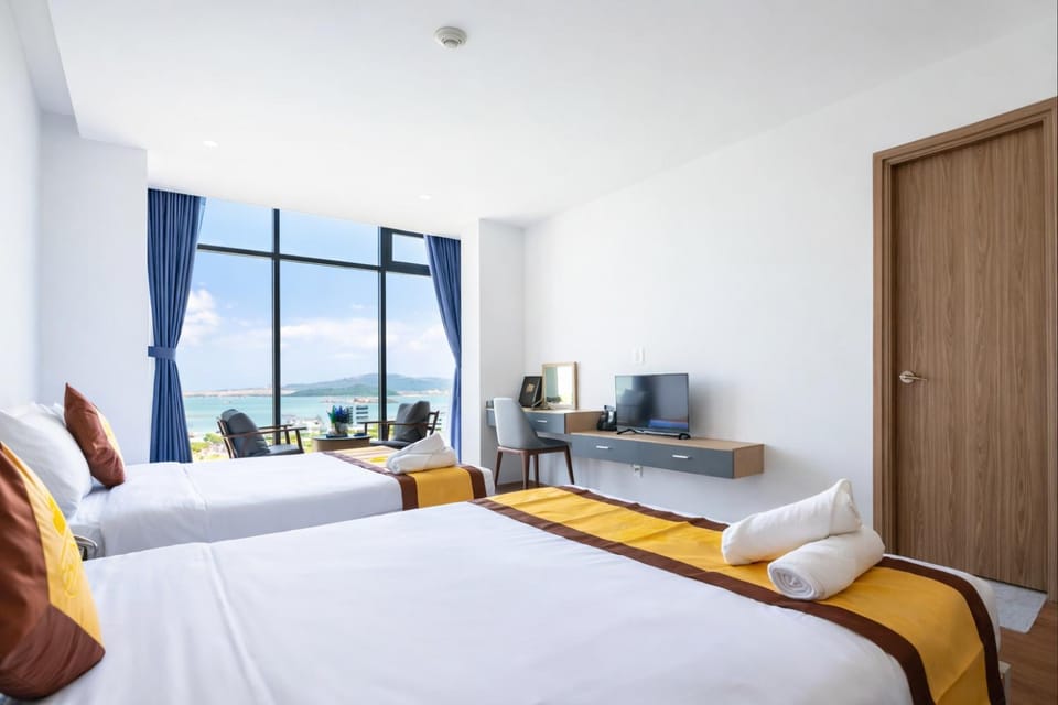 Bed, TV and multimedia, Bedroom