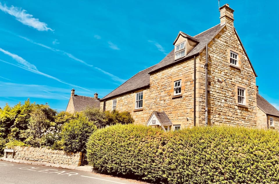 Cotswold Chic Retreats "Cloud Nine" Central Chipping Campden-Parking-Garden Apartment in Chipping Campden