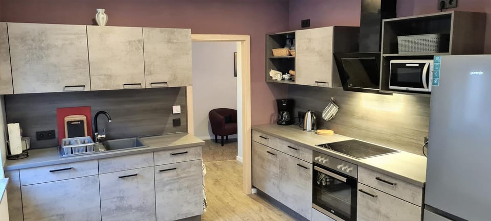 Kitchen or kitchenette, Dining area, Communal kitchen