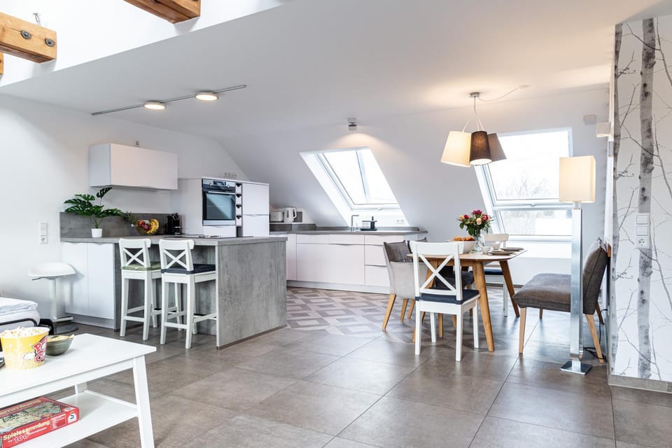 Kitchen or kitchenette, Dining area, oven, stove, toaster