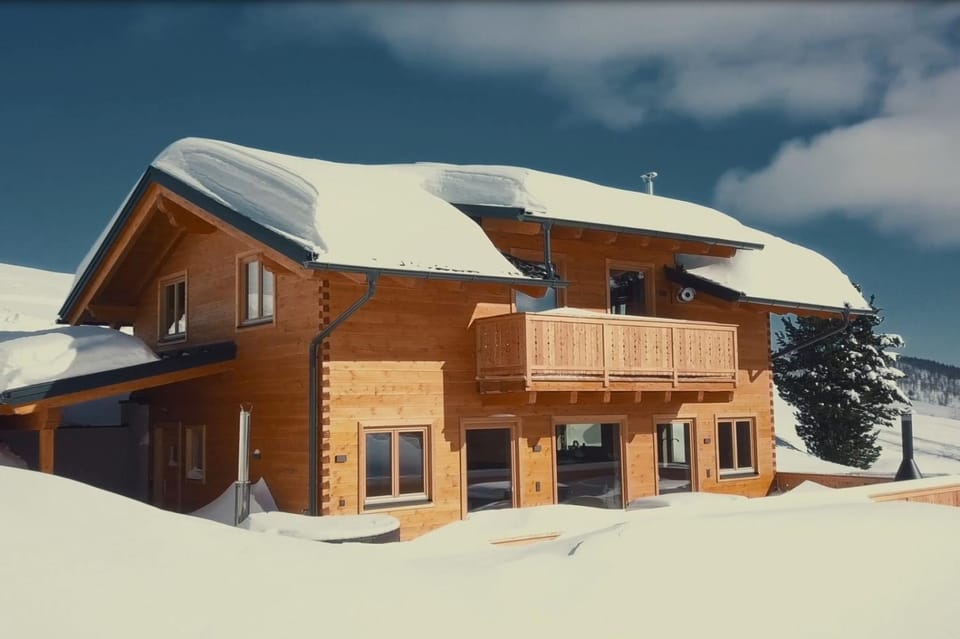 Property building, Staff, Winter, Balcony/Terrace, Balcony/Terrace