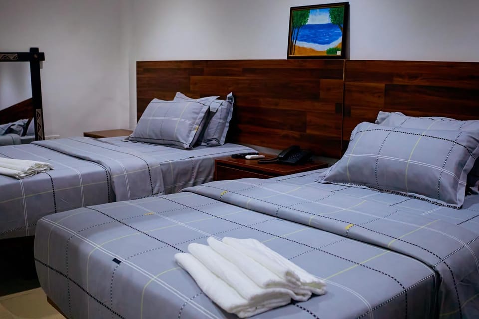 Van Der Salle - Flovan Plaza Bed and Breakfast in Accra