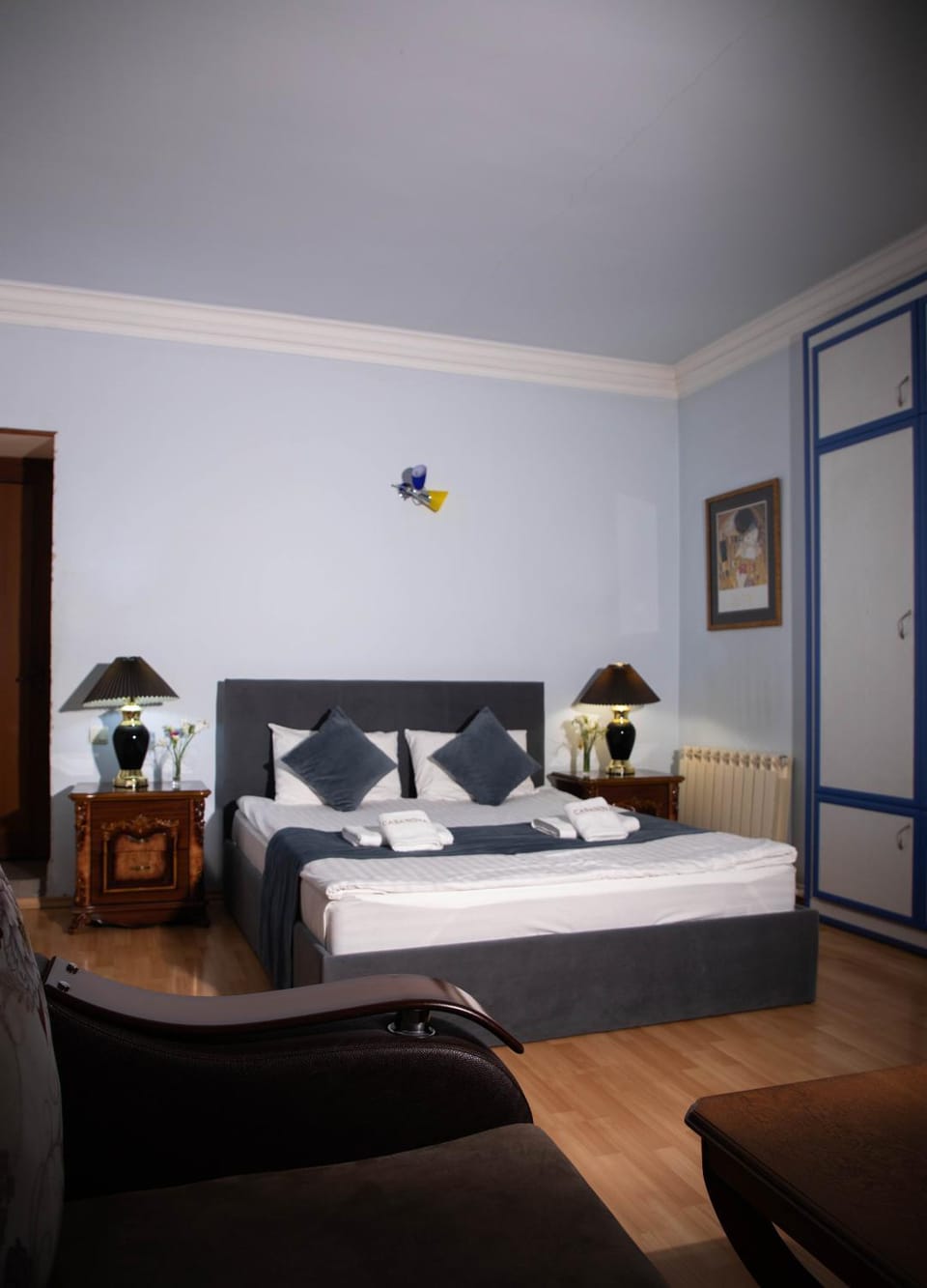 Photo of the whole room, Bedroom