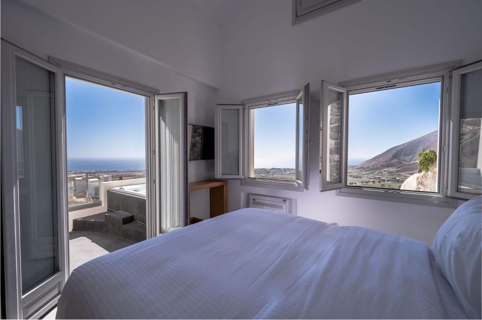 Bed, Balcony/Terrace, Bedroom, Mountain view, Sea view