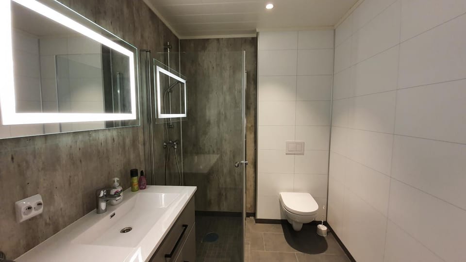 Shower, Bathroom