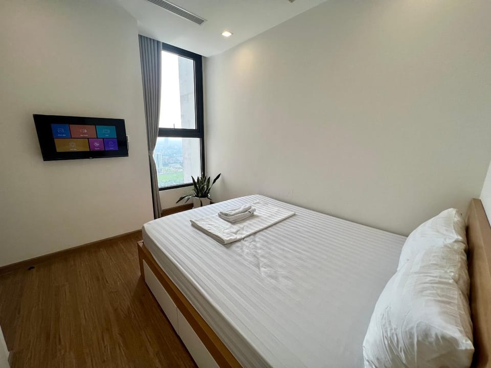 2 Bedrooms in luxury @Vinhomes Green Bay Ha Noi. Apartment in Laos