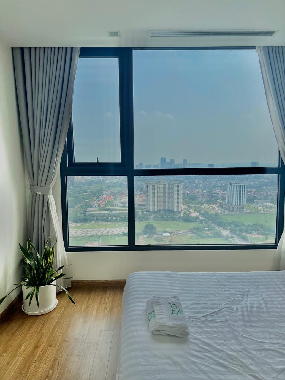 One bedroom in Vinhomes GreenBay Hanoi Apartment in Laos