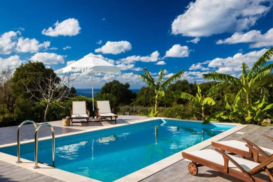 Garden view, Pool view, Swimming pool, sunbed