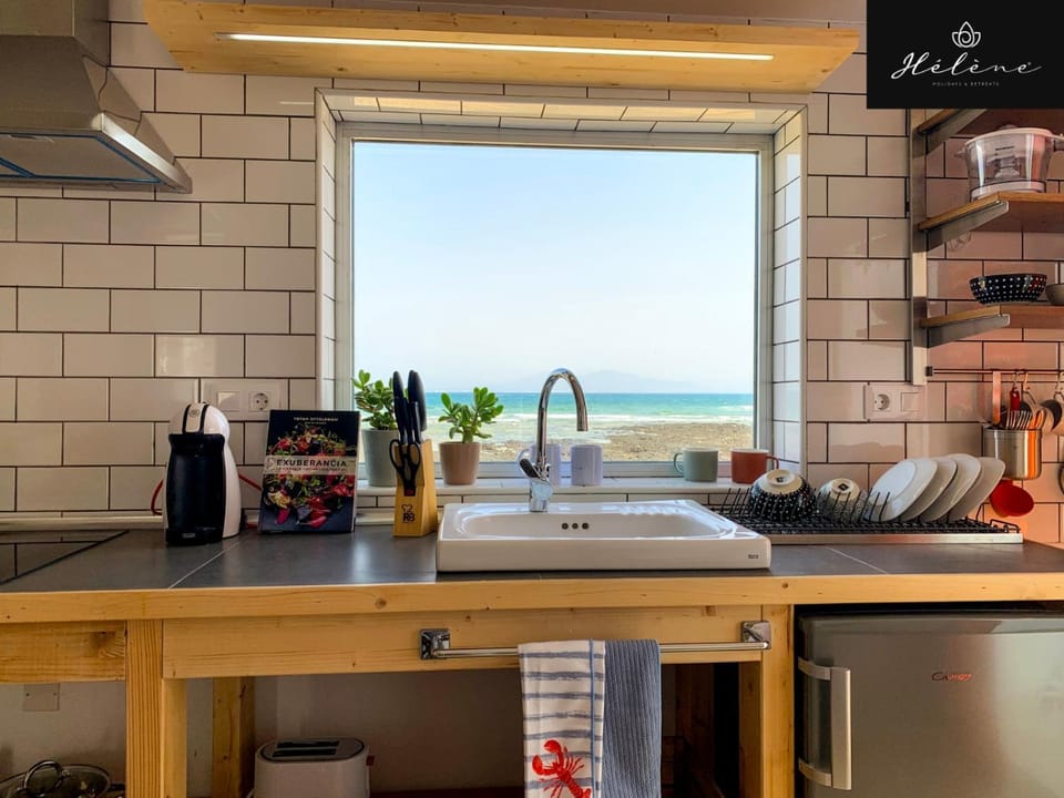 Kitchen or kitchenette, Sea view