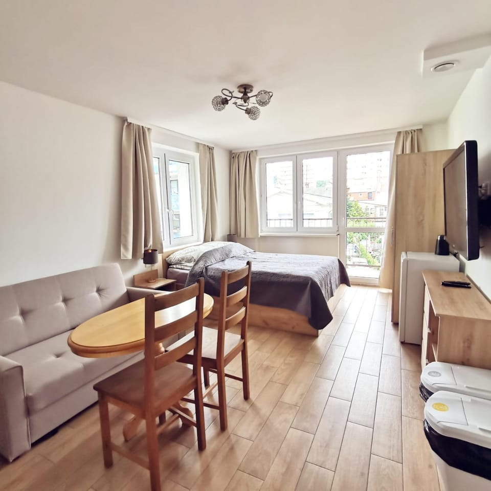 Bed, TV and multimedia, Photo of the whole room