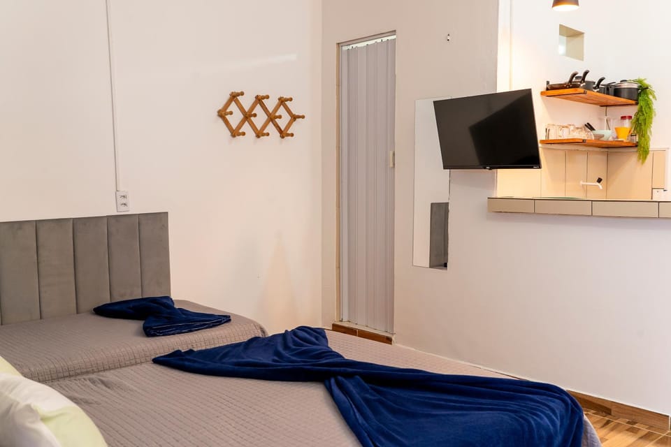 Bed, TV and multimedia, Photo of the whole room