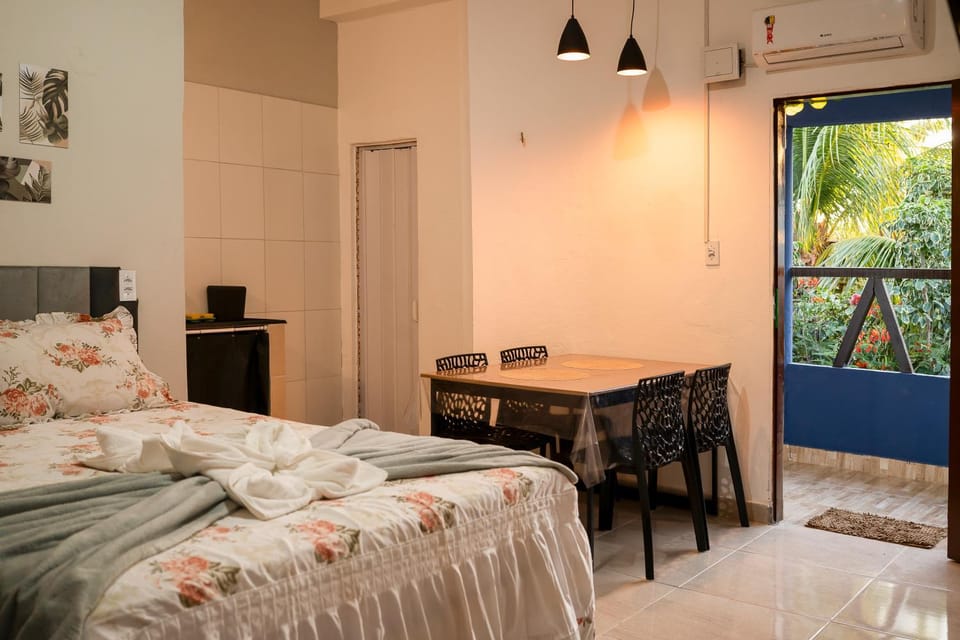 Bed, Dining area, Bedroom, air conditioner