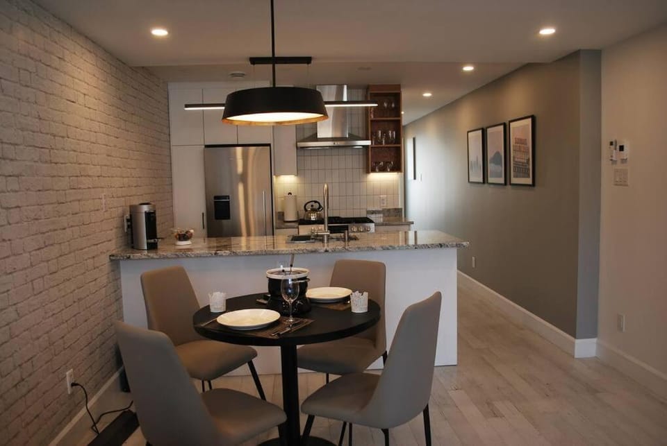 Night, Coffee/tea facilities, Kitchen or kitchenette, Dining area