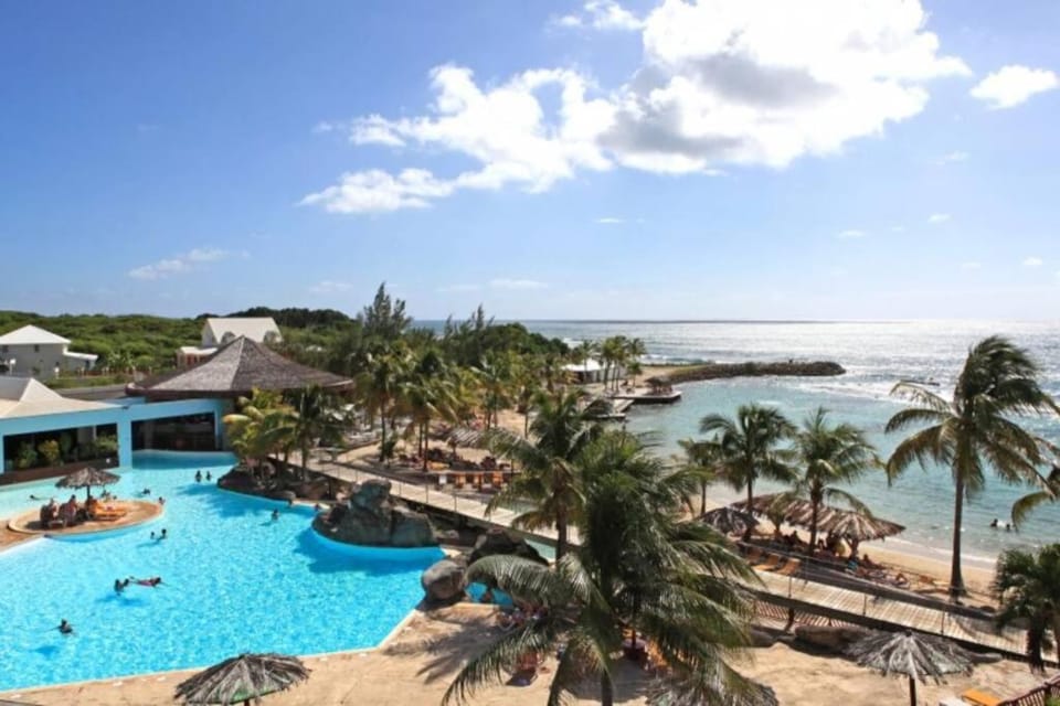 Pool view, Sea view