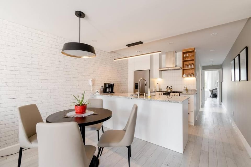 Kitchen or kitchenette, Dining area, stove